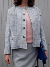 Charger l'image dans la galerie, Ensemble tailleur Couleurs Vintage, blazer et jupe crayon pied de poule blanc et bleu , taille XXL, 44, 46. Albert Mil