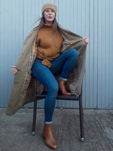 Charger l'image dans la galerie, Trench coat, paletot Burberry. Couleurs Vintage. Beige et tartan, taille XL, 42, 44