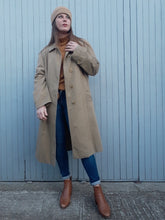 Charger l'image dans la galerie, Trench coat, paletot Burberry. Couleurs Vintage. Beige et tartan, taille XL, 42, 44