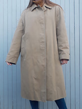 Charger l'image dans la galerie, Trench-Coat Pénélope - Paletot Burberrys. Taille XL, 42, 44. Tartan