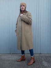 Charger l'image dans la galerie, Trench-Coat Pénélope - Paletot Burberrys. Taille XL, 42, 44. Tartan