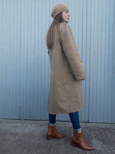 Charger l'image dans la galerie, Trench coat, paletot Burberry. Couleurs Vintage. Beige et tartan, taille XL, 42, 44