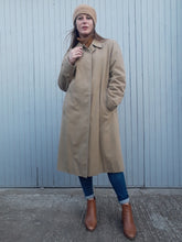 Charger l'image dans la galerie, Trench-Coat Pénélope - Paletot Burberrys. Taille XL, 42, 44. Tartan
