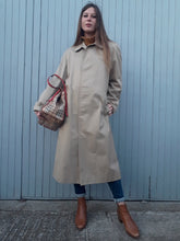 Charger l'image dans la galerie, Trench coat, paletot Burberry. Couleurs Vintage. Beige et tartan, taille XL, 42, 44