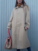 Charger l'image dans la galerie, Trench-Coat Jacinthe - Paletot Burberrys. Taille XL, 42, 44. Coton beige