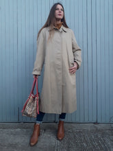 Charger l'image dans la galerie, Trench coat, paletot Burberry. Couleurs Vintage. Beige et tartan, taille XL, 42, 44