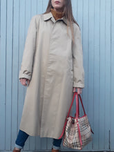 Charger l'image dans la galerie, Trench coat, paletot Burberry. Couleurs Vintage. Beige et tartan, taille XL, 42, 44