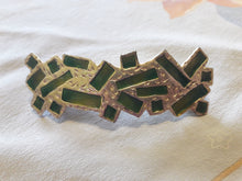 Charger l'image dans la galerie, Barrette à cheveux Doce Vita en métal et patte de verre. Couleurs Vintage. Métal martelé, émail, patte de verre.