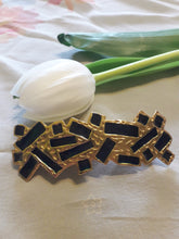 Charger l'image dans la galerie, Barrette à cheveux Doce Vita en métal et patte de verre. Couleurs Vintage. Métal martelé, émail, patte de verre.