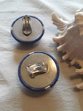 Charger l'image dans la galerie, Boucles d'oreille rétro, Couleurs Vintage. Chapeau marine. Bachi de marin, marinière. Bleu, blanc, rouge à clips