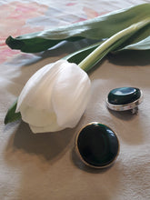 Charger l'image dans la galerie, Boucles d'oreille rétro, Couleurs Vintage. Malachite verte et dorée à clips