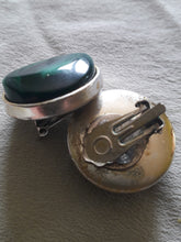 Charger l'image dans la galerie, Boucles d'oreille rétro, Couleurs Vintage. Malachite verte et dorée à clips
