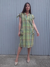 Charger l'image dans la galerie, Robe d'été Couleurs Vintage à carreaux vert anis en camaïeu, Nœuds aux manches. Fabrication Française. Taille M, 38, 40