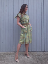 Charger l'image dans la galerie, Robe d'été Couleurs Vintage à carreaux vert anis en camaïeu, Nœuds aux manches. Fabrication Française. Taille M, 38, 40