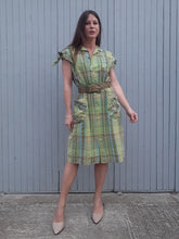 Charger l'image dans la galerie, Robe d'été Couleurs Vintage à carreaux vert anis en camaïeu, Nœuds aux manches. Fabrication Française. Taille M, 38, 40