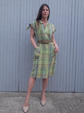 Charger l'image dans la galerie, Robe d'été Couleurs Vintage à carreaux vert anis en camaïeu, Nœuds aux manches. Fabrication Française. Taille M, 38, 40