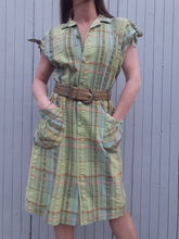 Charger l'image dans la galerie, Robe d'été Couleurs Vintage à carreaux vert anis en camaïeu, Nœuds aux manches. Fabrication Française. Taille M, 38, 40