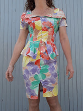 Charger l'image dans la galerie, Robe à basque fleurie, bustier, fabriquée en France. Couleurs Vintage taille S, 36, 38
