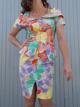 Charger l'image dans la galerie, Robe à basque fleurie, bustier, fabriquée en France. Couleurs Vintage taille S, 36, 38
