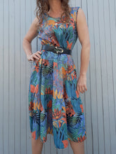 Charger l'image dans la galerie, Robe Couleurs Vintage à imprimé tropical, Taille M, 38, 40. Eté, plage.