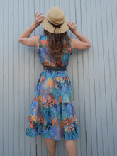 Charger l'image dans la galerie, Robe Couleurs Vintage à imprimé tropical, Taille M, 38, 40. Eté, plage.