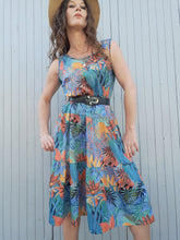 Charger l'image dans la galerie, Robe Couleurs Vintage à imprimé tropical, Taille M, 38, 40. Eté, plage.