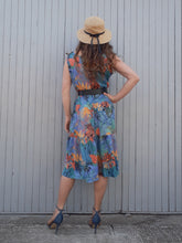 Charger l'image dans la galerie, Robe Couleurs Vintage à imprimé tropical, Taille M, 38, 40. Eté, plage.
