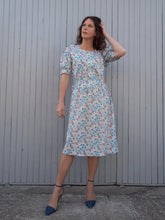 Charger l'image dans la galerie, Robe romantique fleurie en coton, Couleurs Vintage. Taille L, 38, 40, 42. Fabrication Française
