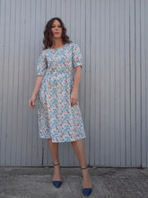 Charger l'image dans la galerie, Robe romantique fleurie en coton, Couleurs Vintage. Taille L, 38, 40, 42. Fabrication Française