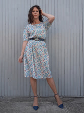 Charger l'image dans la galerie, Robe romantique fleurie en coton, Couleurs Vintage. Taille L, 38, 40, 42. Fabrication Française