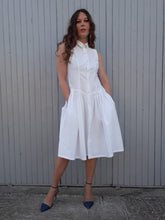 Charger l'image dans la galerie, Robe chemise Blanche en coton, Couleurs Vintage toute boutonnée sur l'avant, col chemisier. Taille S, 36, 38. Fabriquée en France