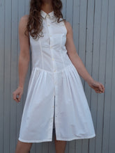 Charger l'image dans la galerie, Robe chemise Blanche en coton, Couleurs Vintage toute boutonnée sur l'avant, col chemisier. Taille S, 36, 38. Fabriquée en France