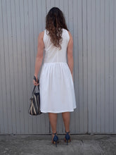 Charger l'image dans la galerie, Robe chemise Blanche en coton, Couleurs Vintage toute boutonnée sur l'avant, col chemisier. Taille S, 36, 38. Fabriquée en France