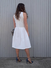 Charger l'image dans la galerie, Robe chemise Blanche en coton, Couleurs Vintage toute boutonnée sur l'avant, col chemisier. Taille S, 36, 38. Fabriquée en France