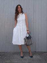 Charger l'image dans la galerie, Robe chemise Blanche en coton, Couleurs Vintage toute boutonnée sur l'avant, col chemisier. Taille S, 36, 38. Fabriquée en France