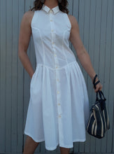 Charger l'image dans la galerie, Robe chemise Blanche en coton, Couleurs Vintage toute boutonnée sur l'avant, col chemisier. Taille S, 36, 38. Fabriquée en France