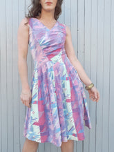 Charger l'image dans la galerie, Robe vintage Amélia - Doux motifs géométriques. Taille S, 34, 36