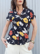 Charger l'image dans la galerie, Chemisier vintage Samantha - Effet froissé fleuri. Taille M, 38, 40. Fabriqué en France