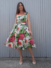 Charger l'image dans la galerie, Robe d'été à grosses fleurs et feuilles Couleurs Vintage. Toute boutonnée sur la longueur avant. Taille XL, 42, 44