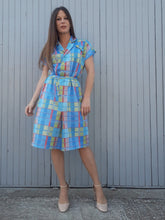 Charger l'image dans la galerie, Robe Couleurs Vintage à carreaux vert anis, rose et bleus. Col chemisier et poches sur la poitrine. Taille M, 38, 40