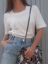 Charger l'image dans la galerie, Pull d'été vintage, Janine Pauporté, au col carré brodé. Taille M, 38, 40. Made in France. Couleurs Vintage