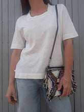 Charger l'image dans la galerie, Pull d'été vintage, Janine Pauporté, au col carré brodé. Taille M, 38, 40. Made in France. Couleurs Vintage