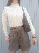 Charger l'image dans la galerie, Pull vintage Cynthia - Broderies florales. Beige. Taille M, 36, 38, 40