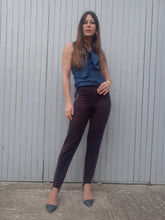 Charger l'image dans la galerie, Fuseau vintage Pauline - Panne de velours prune. Taille XS, 34, 36
