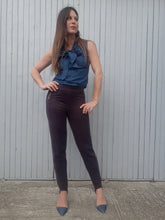 Charger l'image dans la galerie, Fuseau vintage Pauline - Panne de velours prune. Taille XS, 34, 36