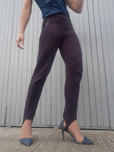 Charger l'image dans la galerie, Fuseau vintage Pauline - Panne de velours prune. Taille XS, 34, 36