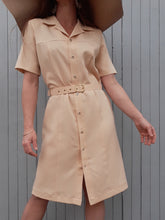 Charger l'image dans la galerie, Robe Noémie - Toute boutonnée, couleur saumon. Taille L, 40, 42