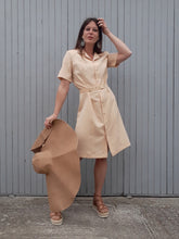 Charger l'image dans la galerie, Robe Noémie - Toute boutonnée, couleur saumon. Taille L, 40, 42
