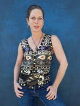 Charger l'image dans la galerie, Gilet brodé sans manche bohème folk, teille L, 40, 42. Couleurs Vintage. Broderies florale, paisley.