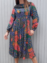 Charger l'image dans la galerie, Robe vintage Vivianne - A double col. Taille S, 36, 38. René Derhy. Made in India.